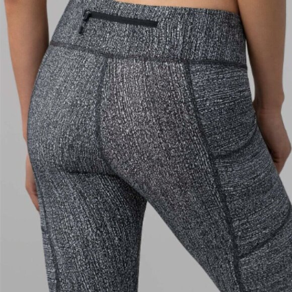 Lululemon Sz 4 Leggings Salt Alpine Black White Print Reflective - Picture 3 of 12